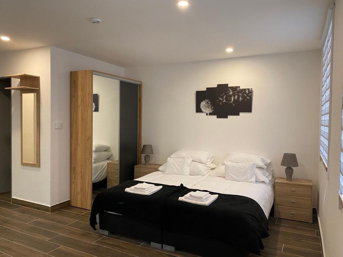 M70 Apartmanhaz ミシュコルツ エクステリア 写真